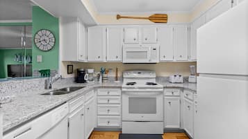 冰箱、微波炉、烤箱、炉灶