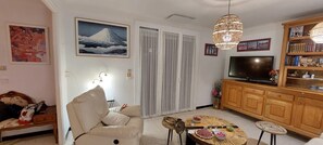 TV, DVD-spiller og bøker