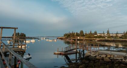 Idle Ours Cottage: Waterfront in Maine