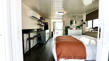 1 bedroom, iron/ironing board, internet, bed sheets