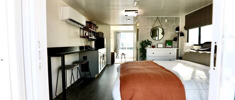 1 bedroom, iron/ironing board, internet, bed sheets