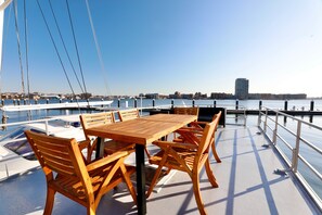 تناول الطعام بالخارج