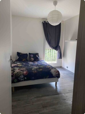 1 chambre, fer et planche à repasser, Wi-Fi, draps fournis