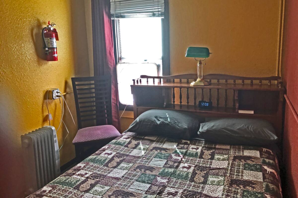 Economy Room | WiFi (free), bed sheets