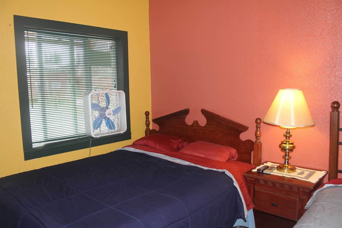 Business Double Room | WiFi (free), bed sheets