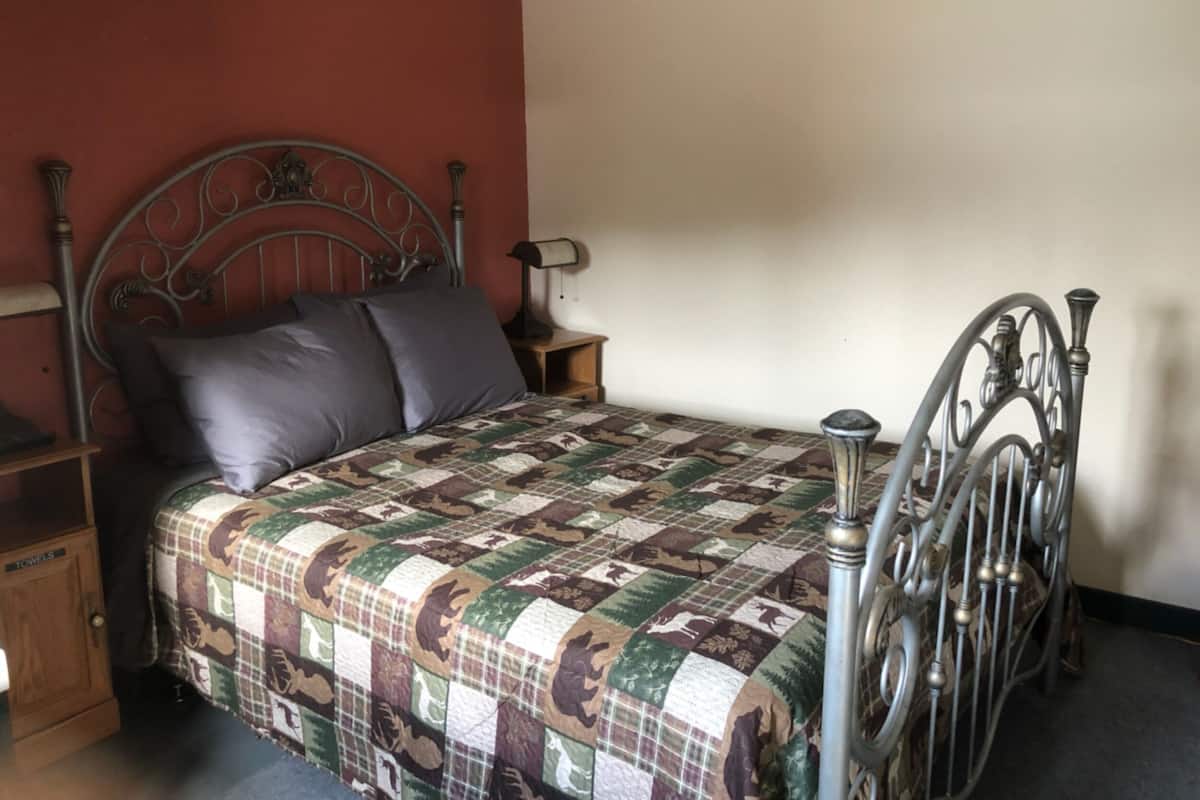 Basic Cabin | WiFi (free), bed sheets
