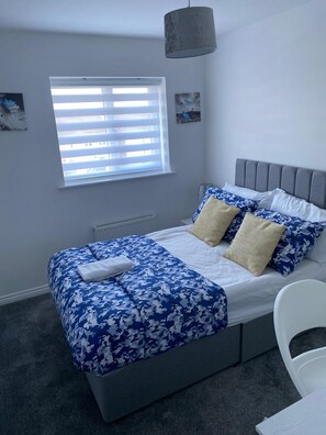 4 bedrooms, iron/ironing board, WiFi, bed sheets