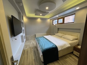 Classic-Apartment, 1 Schlafzimmer | Schreibtisch, schallisolierte Zimmer, Bügeleisen/Bügelbrett