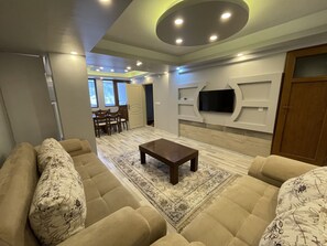 Classic Condo, 1 Bedroom | Living area