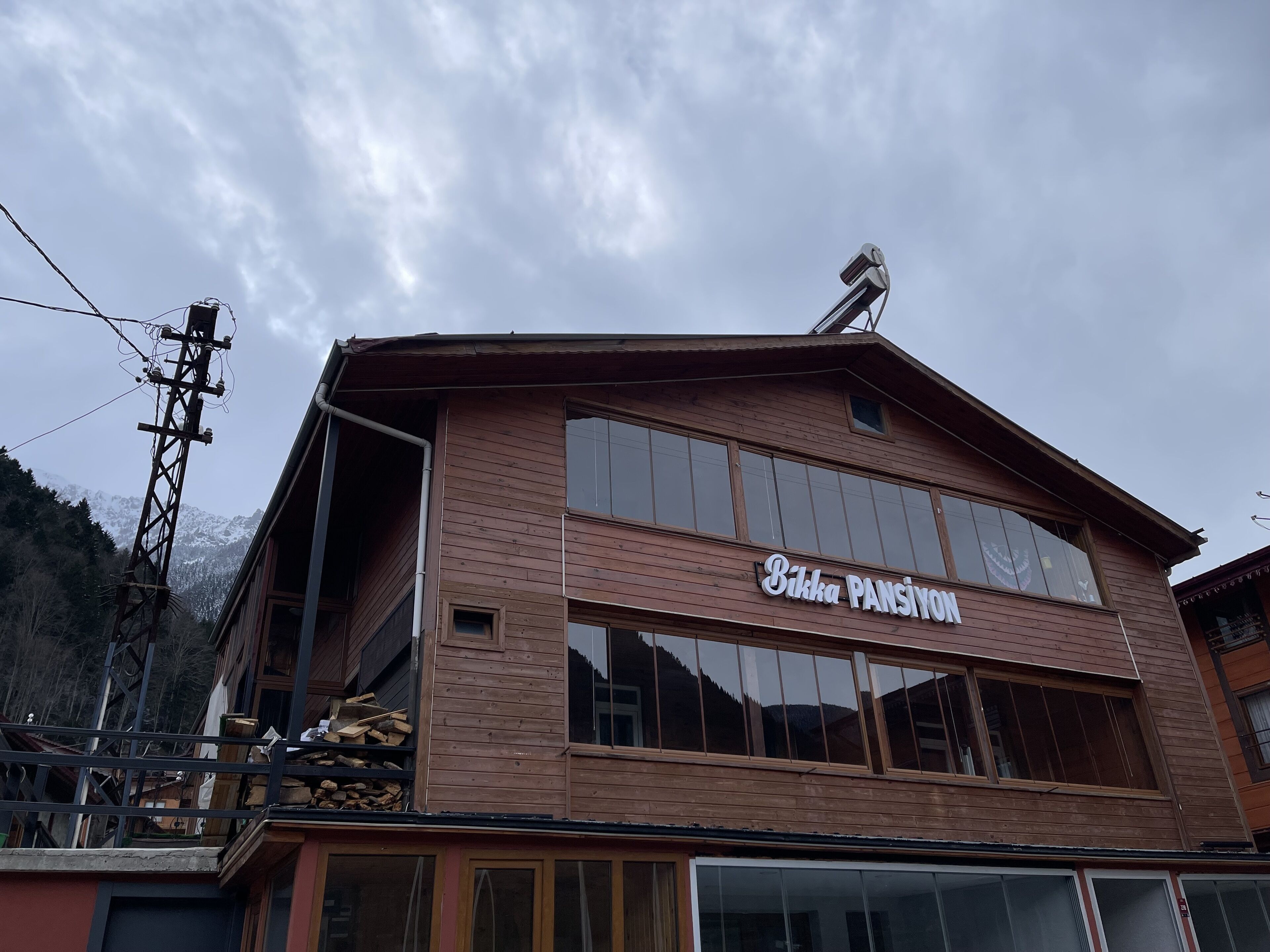 Vista frontal de la propiedad