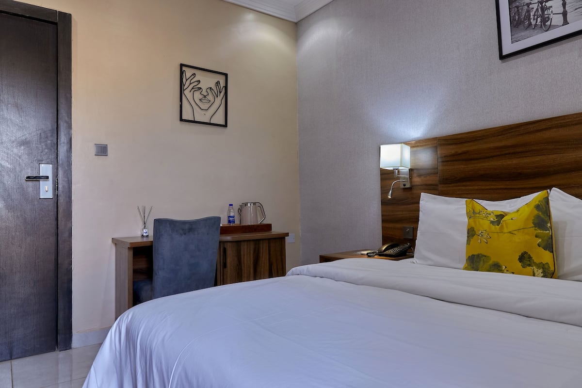 Standard Room, City View | 1 bilik tidur, cadar kapas Mesir, peralatan tempat tidur premium