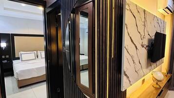 시그니처 스위트 | 이집트산 면 시트, 고급 침구, 메모리폼 침대, 미니바