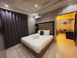 Suite ejecutiva, vistas a la ciudad | Sábanas de algodón egipcio y ropa de cama de alta calidad