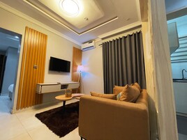 Egyptian cotton sheets, premium bedding, memory foam beds, minibar