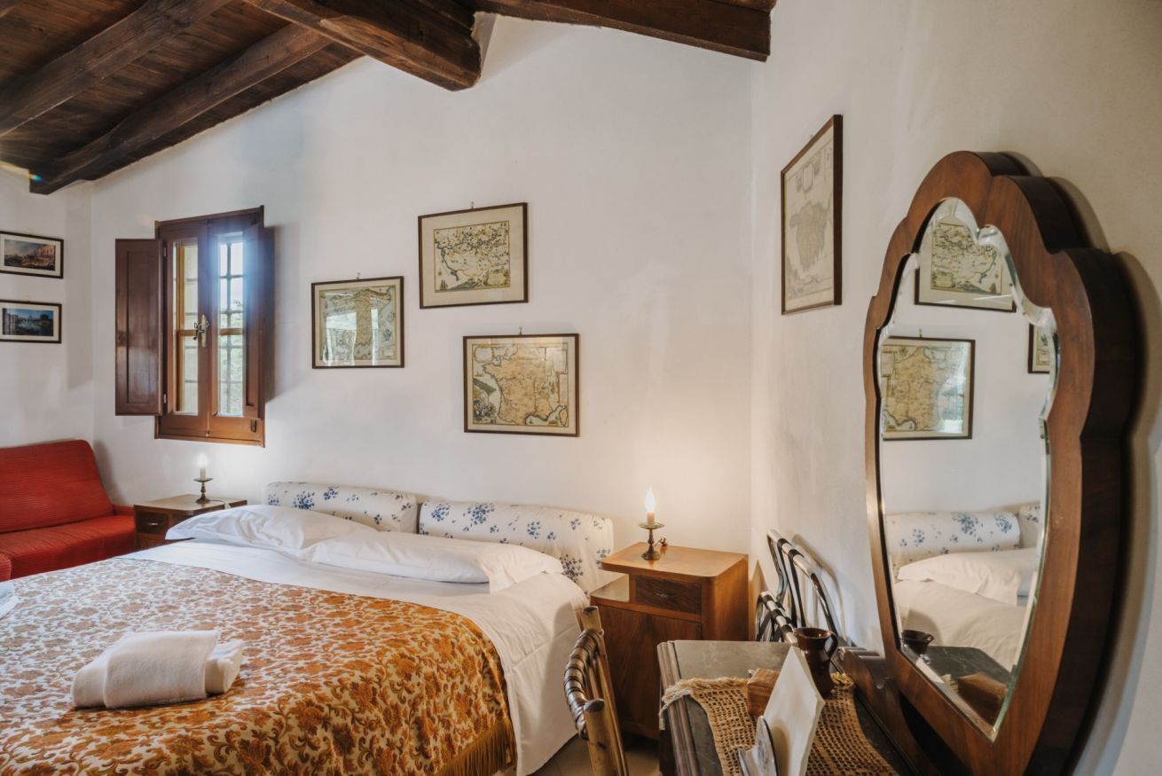 1 bedroom, desk, WiFi, bed sheets