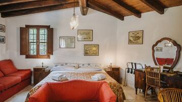 1 bedroom, desk, WiFi, bed sheets