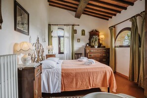 3 bedrooms, WiFi, bed sheets - Casale Ginestra by MMega (San Gimignano)