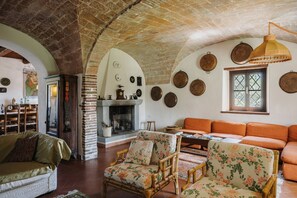 Fireplace - Casale Lilio By MMega (San Gimignano)