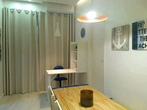 Dining - Rent Copacabana: Heart of Copa, New Year only for 4 people, no visitors. (Copacabana Rio de Janeiro)