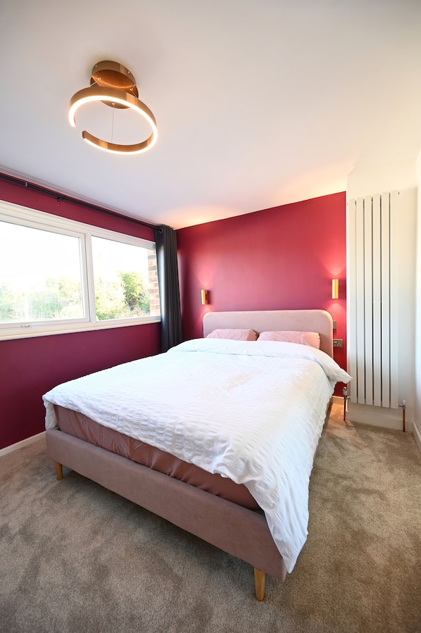 2 chambres, bureau, Wi-Fi, literie fournie