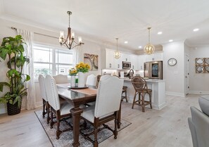 Dining - Barefoot Retreat w/kayaks/SUP/fireplace/Community Pool (Winchester)