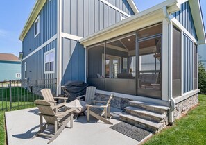 Terrace/patio - Barefoot Retreat w/kayaks/SUP/fireplace/Community Pool (Winchester)