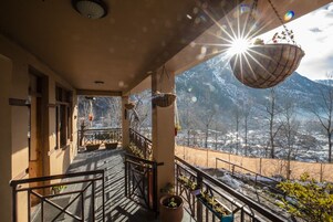 Habitación superior, vistas a la montaña | 1 dormitorio y wifi gratis