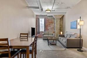 TV - The Nelson Lofts - Unit 4 (2 BR) (Davenport)