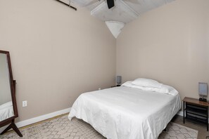 WiFi, bed sheets - The Nelson Lofts - Unit 4 (2 BR) (Davenport)