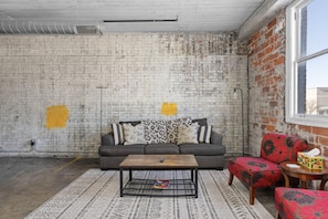 TV - The Nelson Lofts - Unit 5 (3 BR) (Davenport)