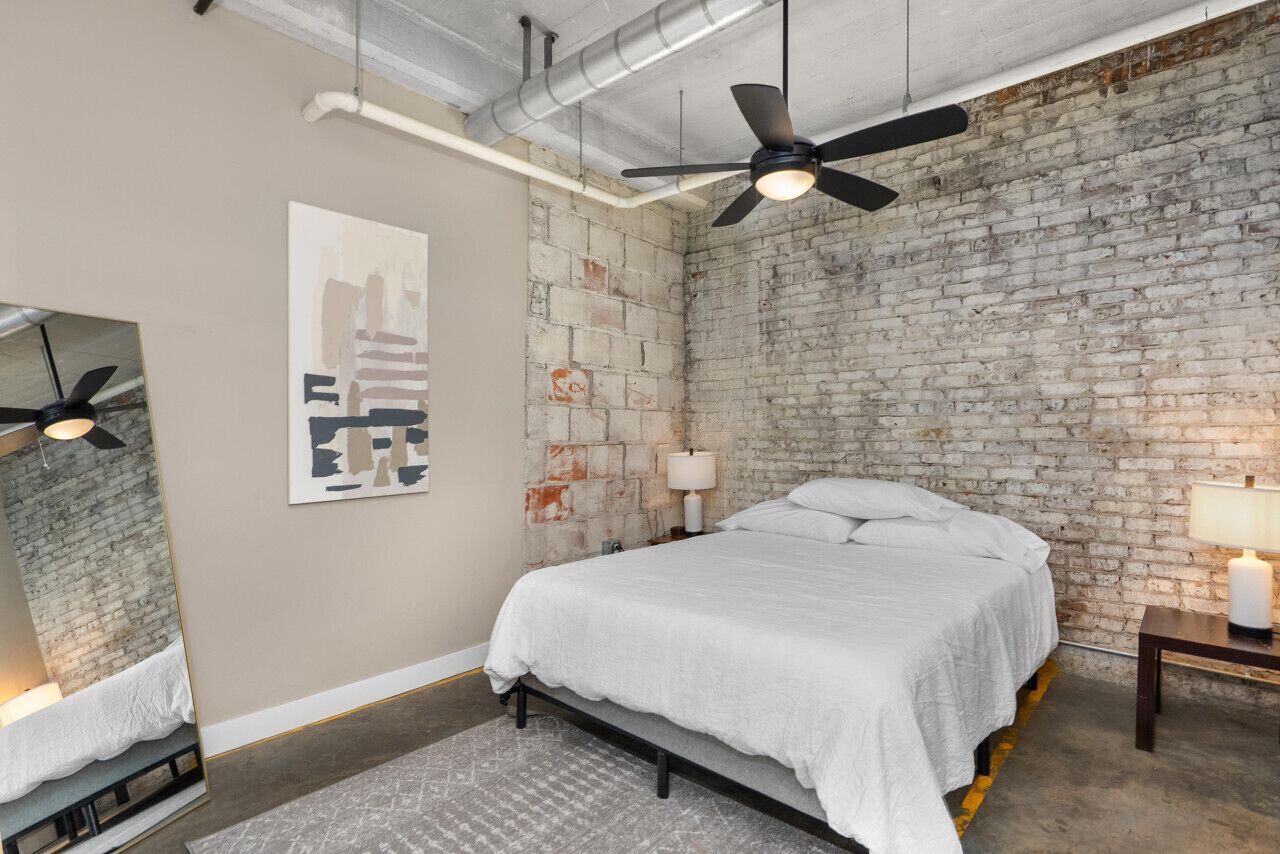 WiFi, bed sheets
