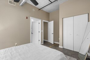WiFi, bed sheets - The Nelson Lofts - Unit 5 (3 BR) (Davenport)