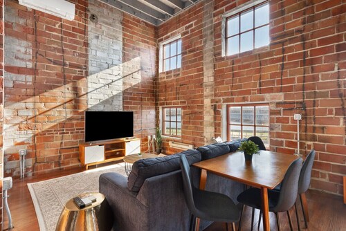 The Nelson Lofts Penthouse (2BR)