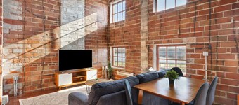 The Nelson Lofts Penthouse (2BR)