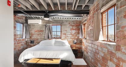 The Nelson Lofts Penthouse (2BR)