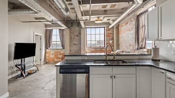 Fridge, microwave, dishwasher, coffee/tea maker