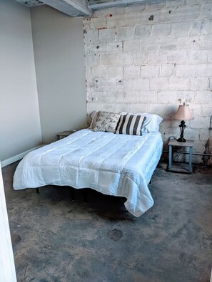 WiFi, bed sheets - The Nelson Lofts - Unit 2 (1 BR) (Davenport)