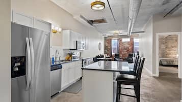 Fridge, microwave, stovetop, dishwasher