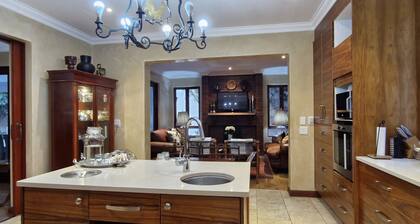 247The Residence - 4 Centrally located Private Suites in a secure leafy surbarb