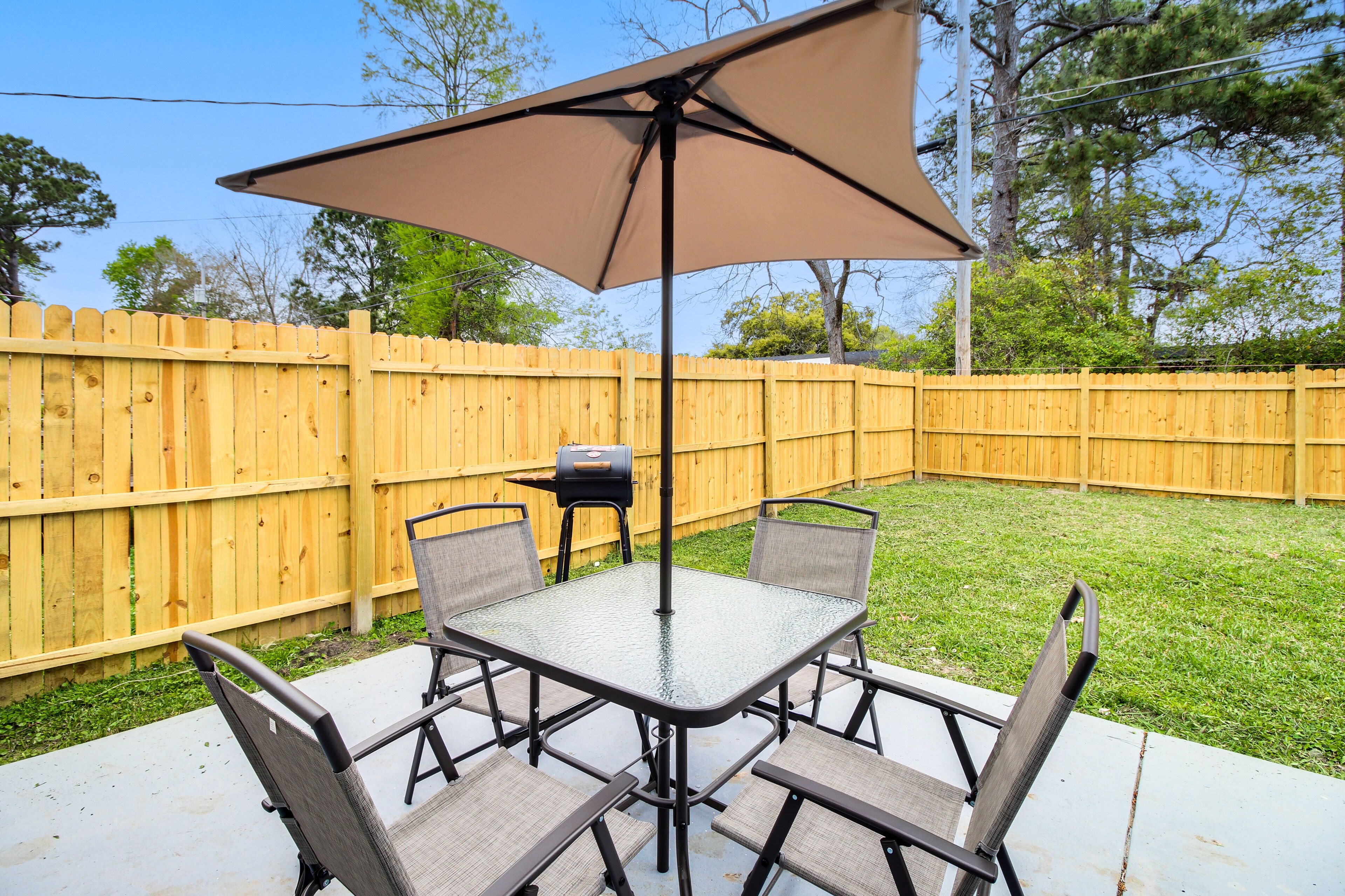 Inviting Savannah Home w/ Yard: 3 Mi to Downtown!