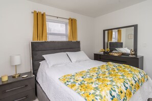 2 bedrooms, iron/ironing board, free WiFi, bed sheets - Brand New North Miami Beach home (Miami)