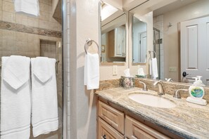 Hair dryer, towels - Sunset Spectacular - Multi-level haven with water views! Incredible for 4th of July! (Big Bear Lake)