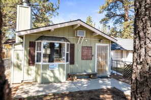 Exterior - A Beary Cute Cabin - Fireplace, Large Yard, Pet Friendly (Sugarloaf)