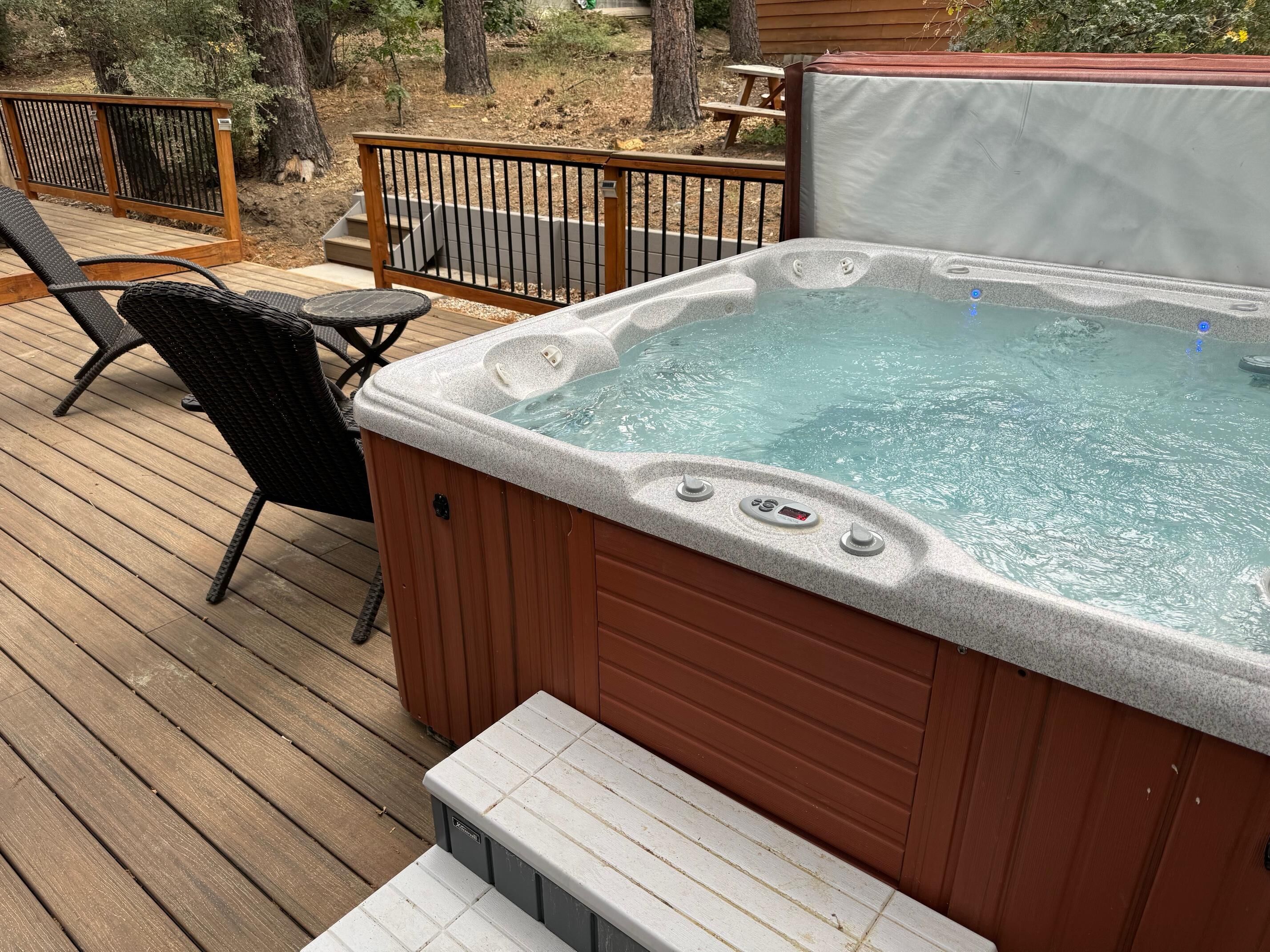 Hunter's House - Moonridge cabin with Hot Tub! Close to Slopes!