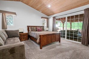 3 室のベッドルーム、WiFi (無料)、ベッドシーツ