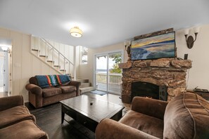 Smart TV, fireplace