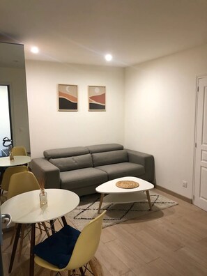 Interior - Studio Rénové Proche Paris 18 Minutes de la Gare St Lazare (Cormeilles-en-Parisis)