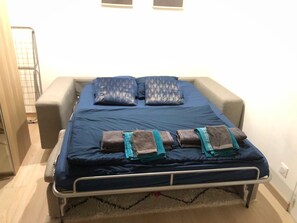 1 bedroom, iron/ironing board, WiFi, bed sheets - Studio Rénové Proche Paris 18 Minutes de la Gare St Lazare (Cormeilles-en-Parisis)