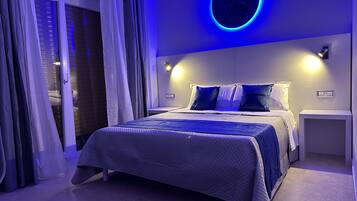 Design Room, Multiple Beds, Non Smoking, Private Bathroom | Premium bedding, down duvets, memory-foam beds, minibar