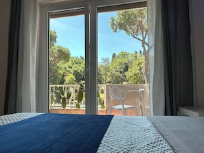 Quarto design, várias camas, para não fumantes, banheiro privativo | Roupas de cama premium, edredons de pluma